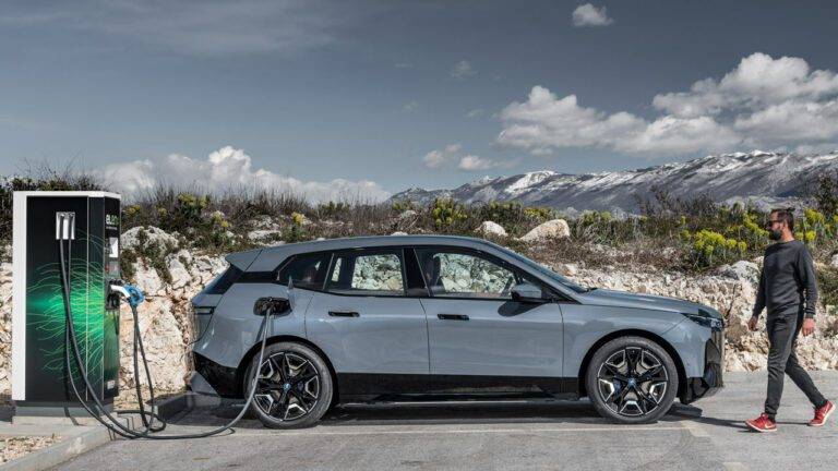 BMW iX Plug & Charge
