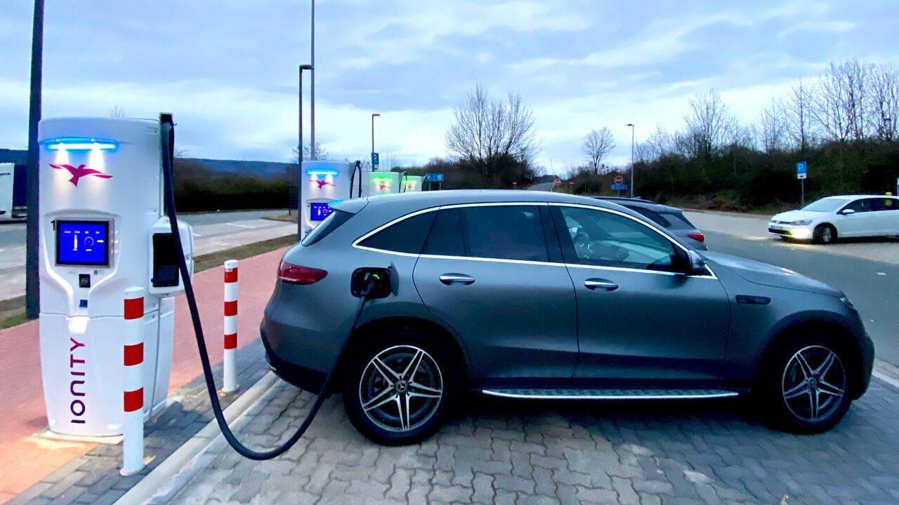 Mercedes-Benz EQC an Ionity Lader