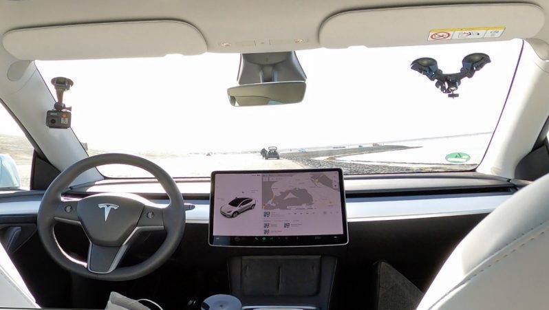 Tesla Model Y E-Call